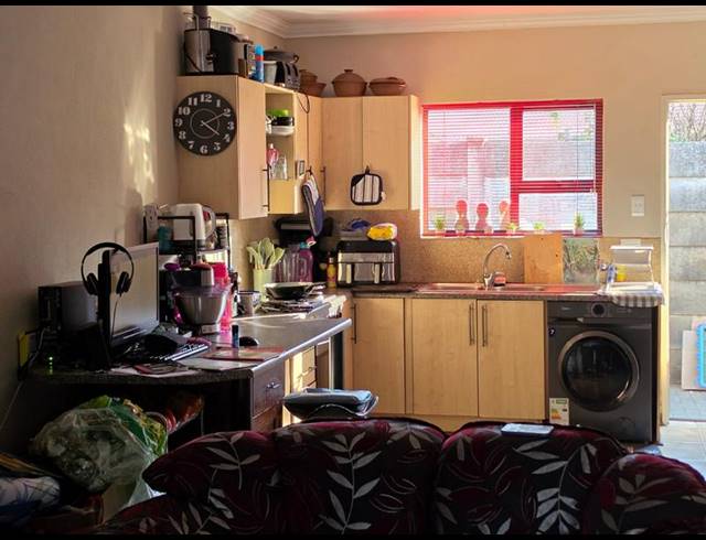 2 BEDROOM TOWNHOUSE FOR SALE IN ROODIA